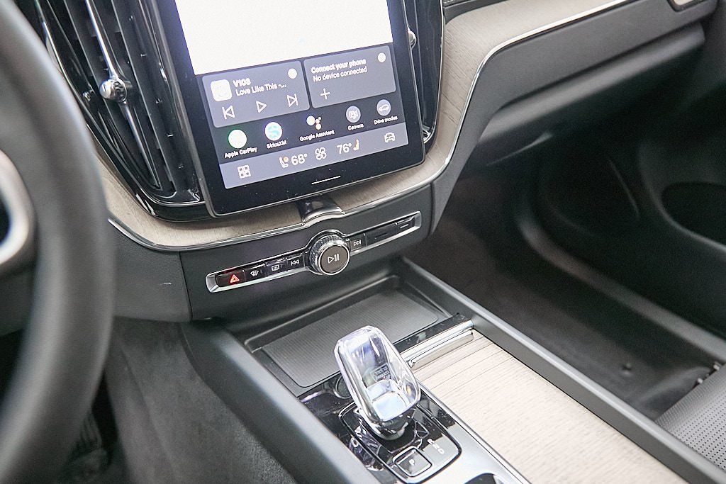 2026 VOLVO XC60 - Image 15