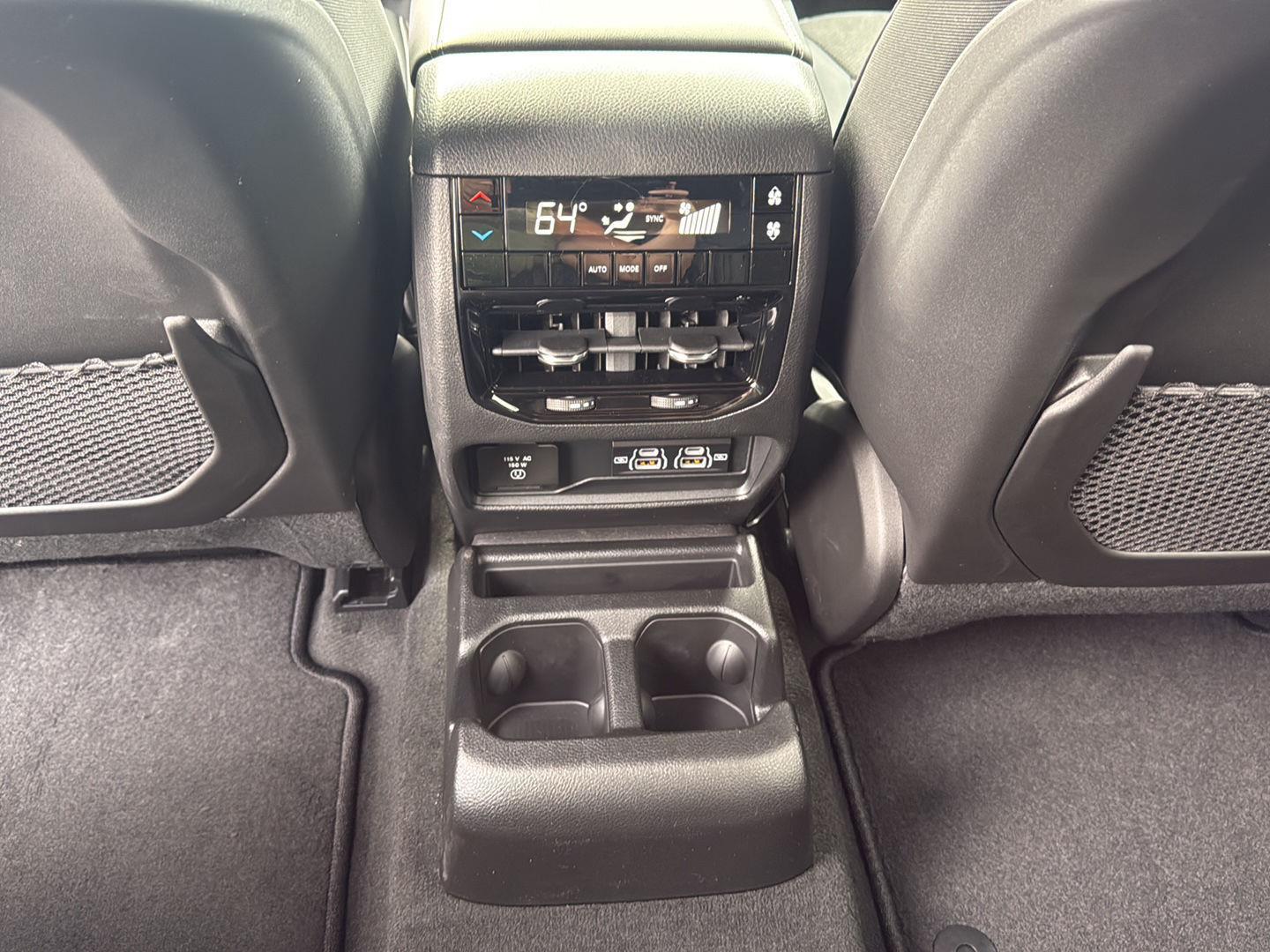 2025 Jeep Grand Cherokee Altitude photo 22