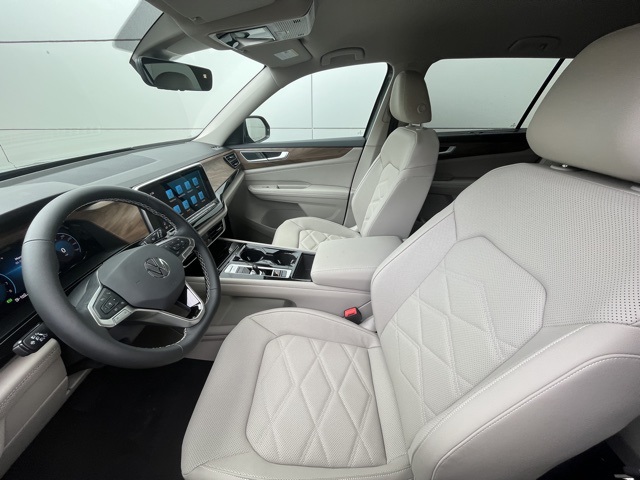 2025 Volkswagen Atlas SE Technology photo 2