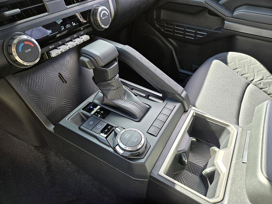2025 Toyota Tacoma SR5 photo 22