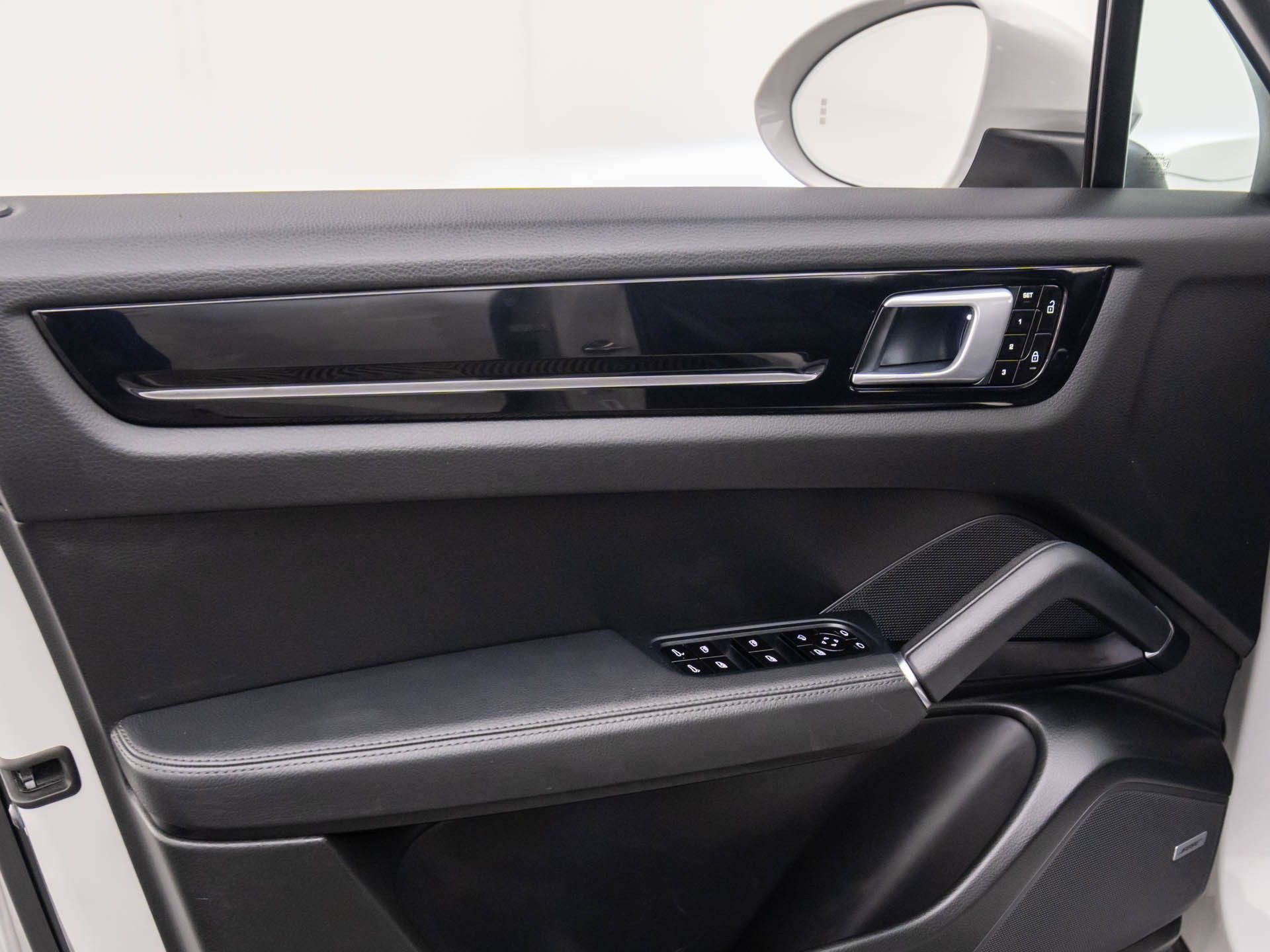 2021 Porsche Cayenne Coupe photo 12