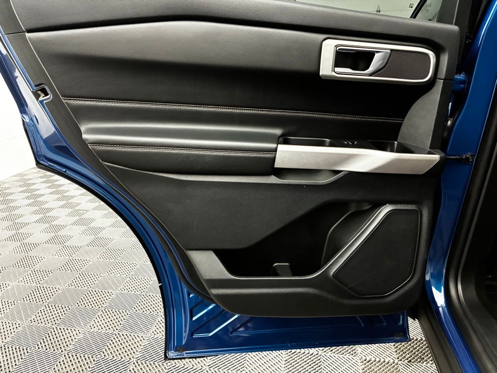 2023 Ford Explorer XLT photo 26