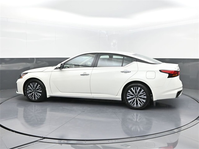 2025 Nissan Altima SV photo 4
