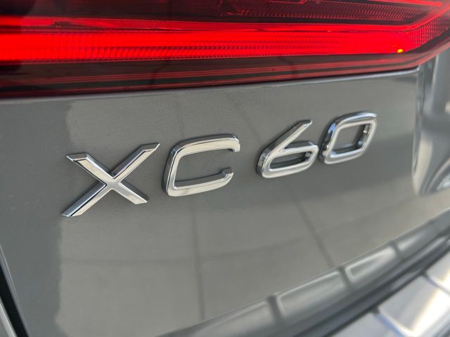 2025 Volvo XC60 B5 Core photo 27
