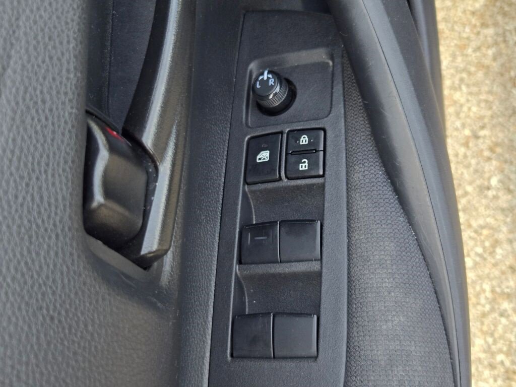 2023 Toyota Corolla LE photo 18