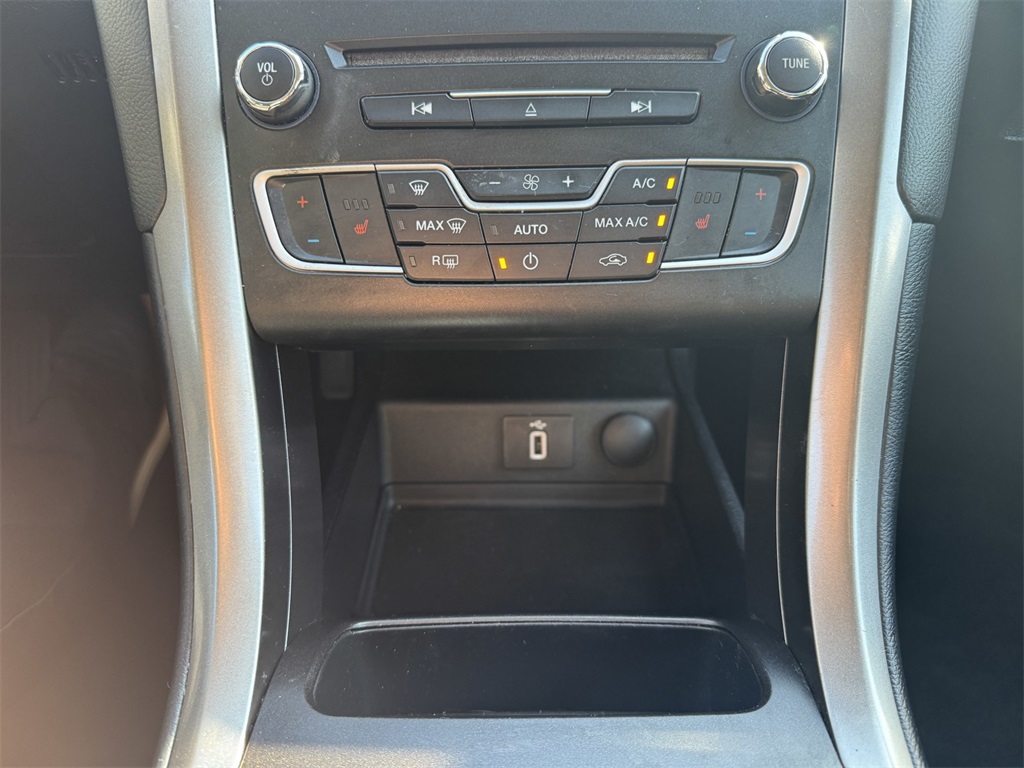 2018 Ford Fusion SE photo 25
