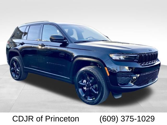 2025 Jeep Grand Cherokee Altitude's photo