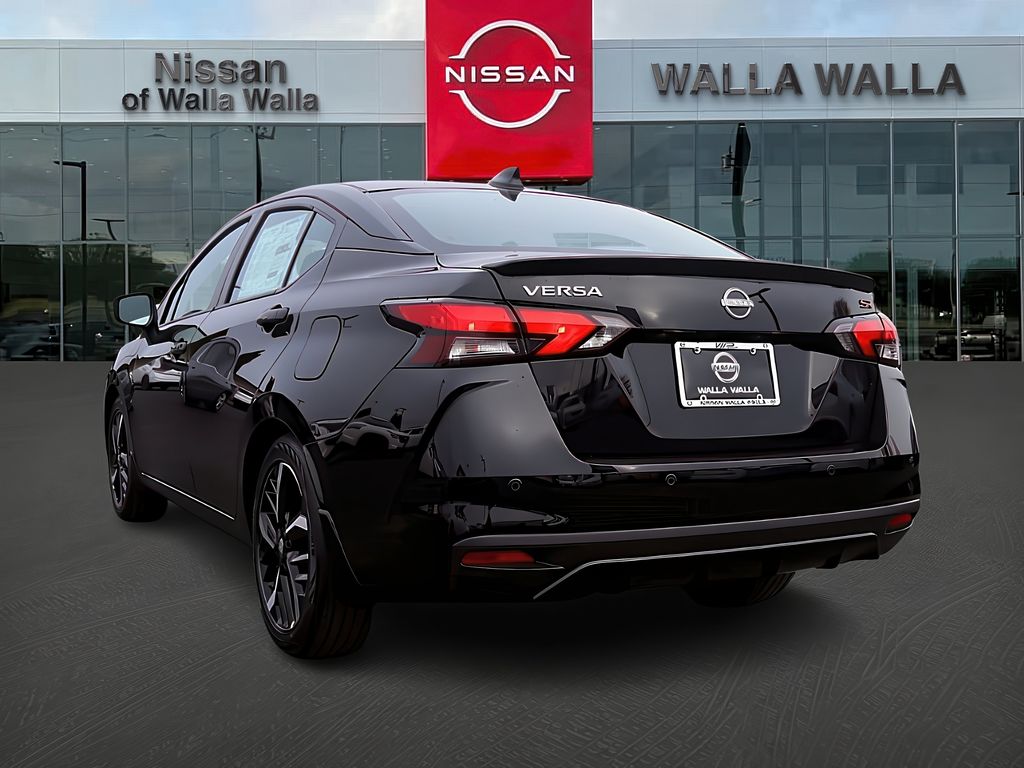 2025 Nissan Versa SR photo 4
