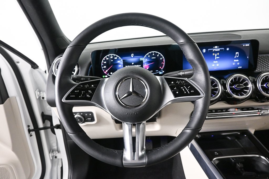 2025 Mercedes Benz GLB 250 photo 2