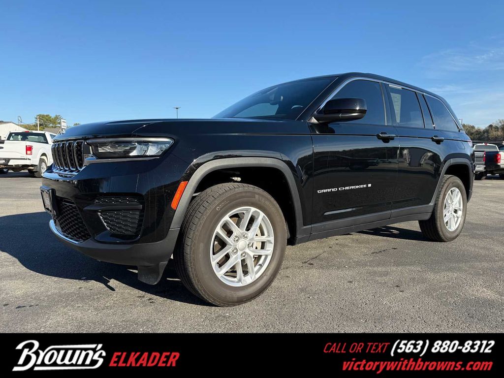 2024 Jeep Grand Cherokee Laredo's photo