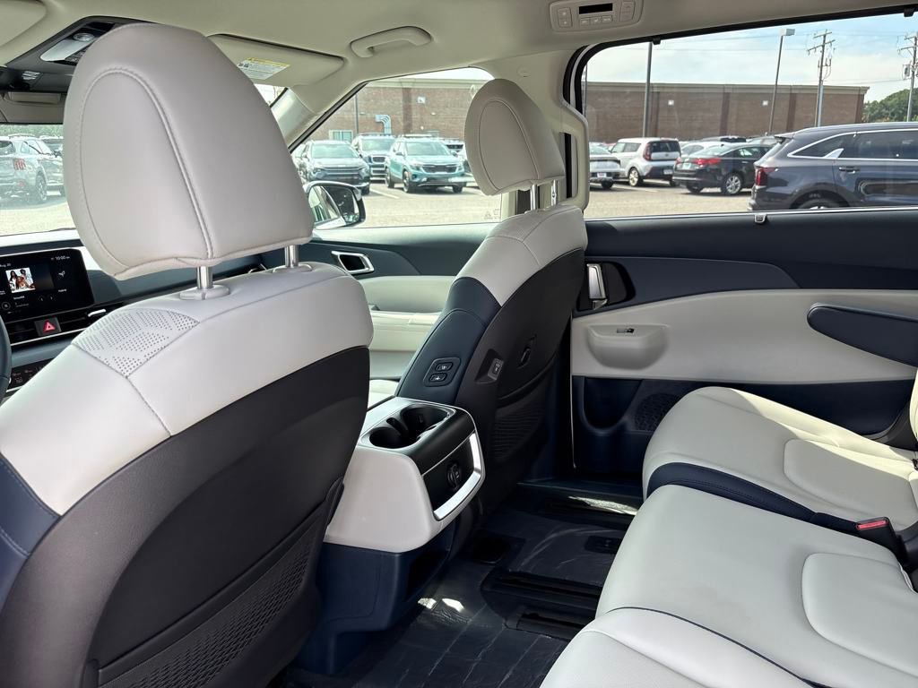 2026 Kia Carnival EX photo 23