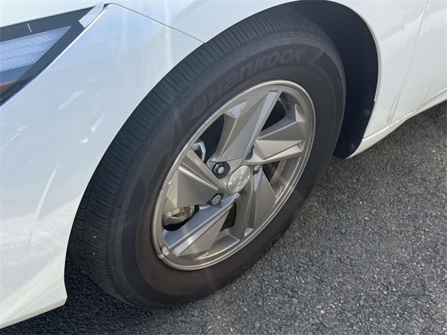 2025 Hyundai Elantra SE photo 9