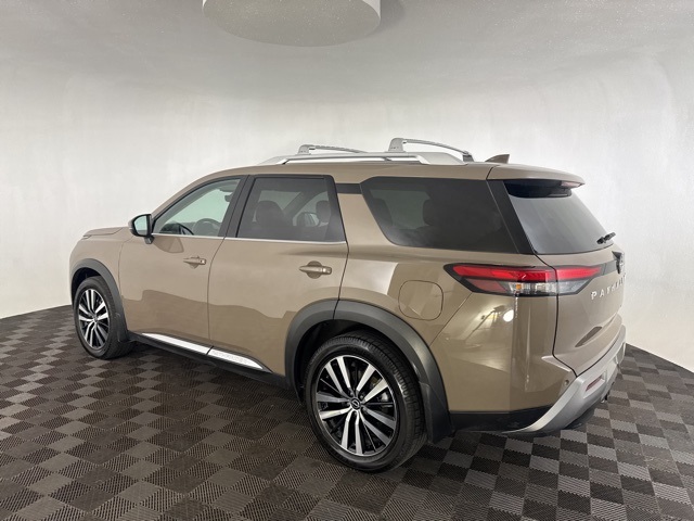 2023 Nissan Pathfinder Platinum photo 6