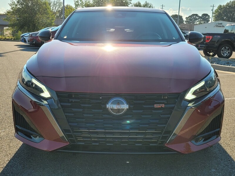 2024 Nissan Altima SR photo 4