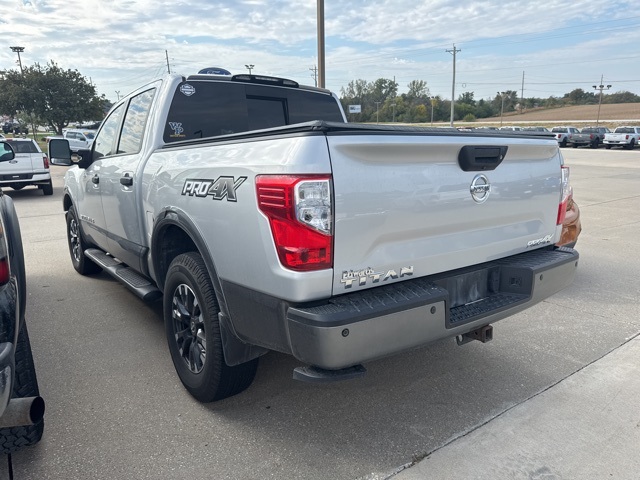 2019 Nissan Titan PRO-4X photo 3