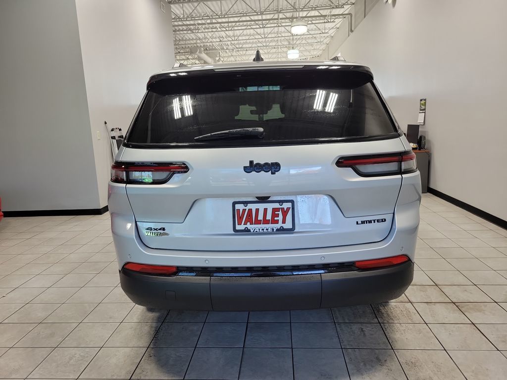 2025 Jeep Grand Cherokee Limited photo 2