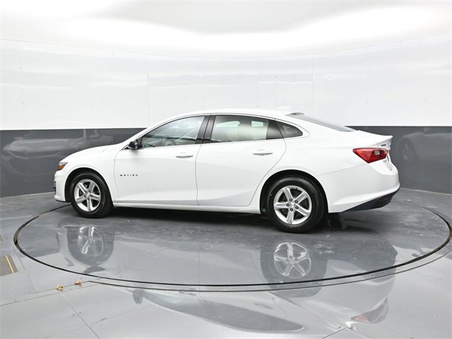2023 Chevrolet Malibu 1LT photo 2