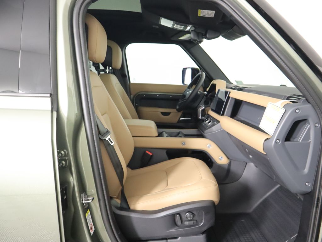 2025 Land Rover Defender 110 S photo 20