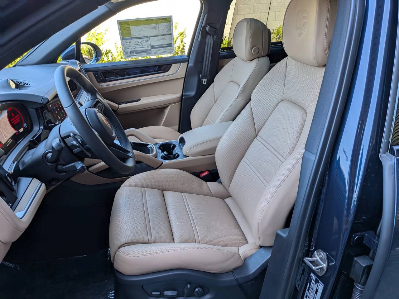 2025 Porsche Cayenne E-Hybrid photo 3