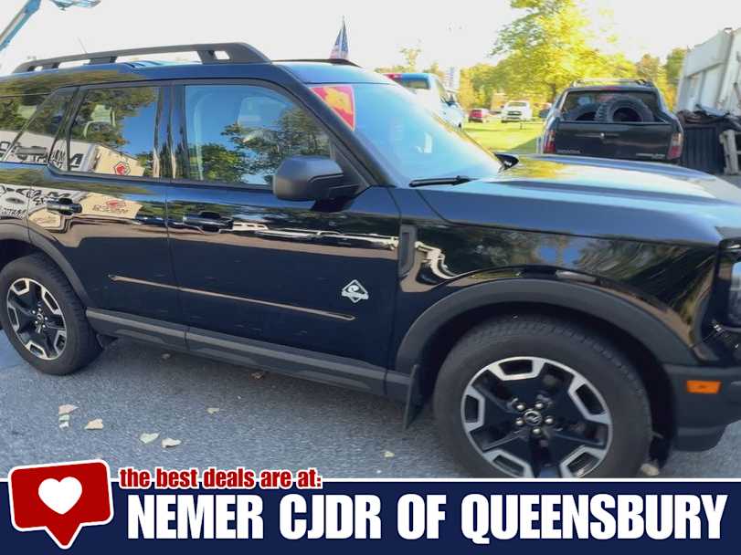 2022 Ford Bronco Sport Outer Banks photo 2