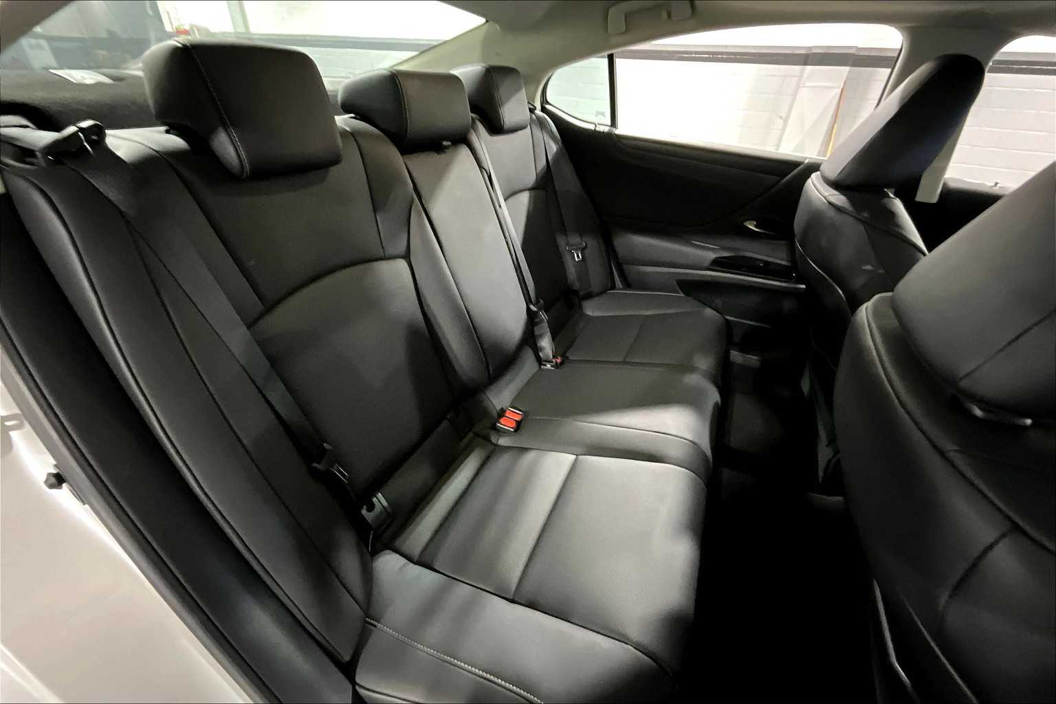 2025 Lexus ES Premium photo 19