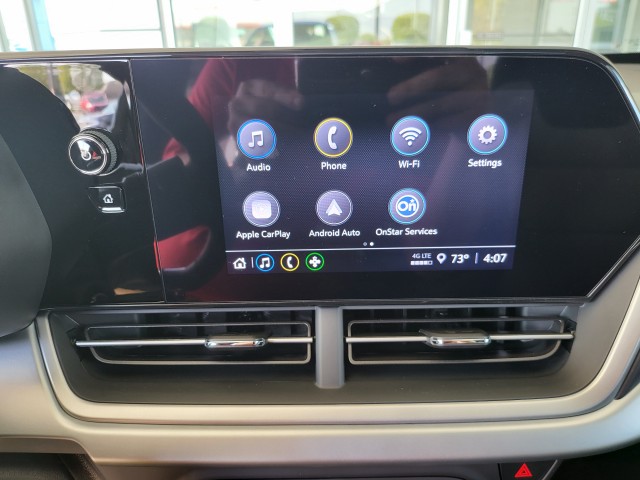 2025 Chevrolet Trax photo 3