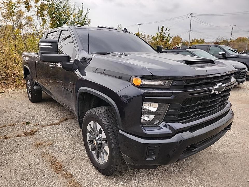 2024 Chevrolet Silverado 2500HD Custom photo 2