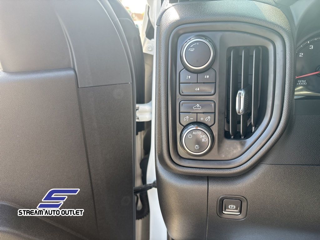 2022 Chevrolet Silverado 2500HD Custom photo 22