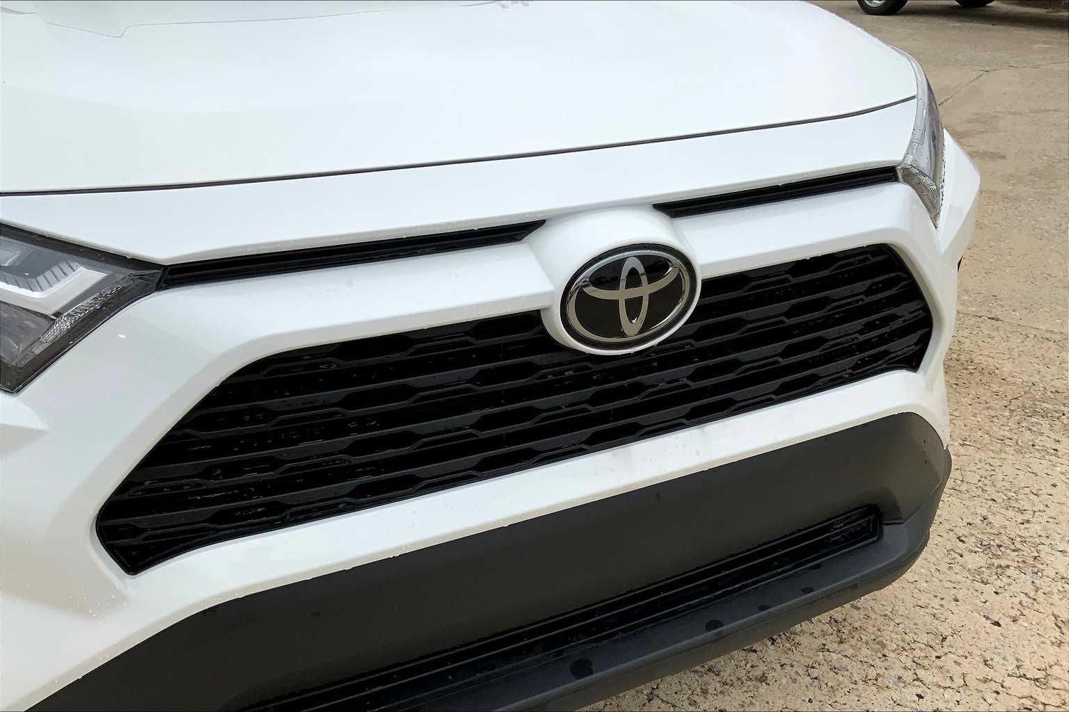 2025 Toyota RAV4 LE photo 26