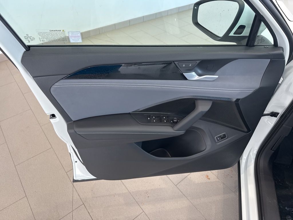 2025 Volkswagen Tiguan SE photo 10