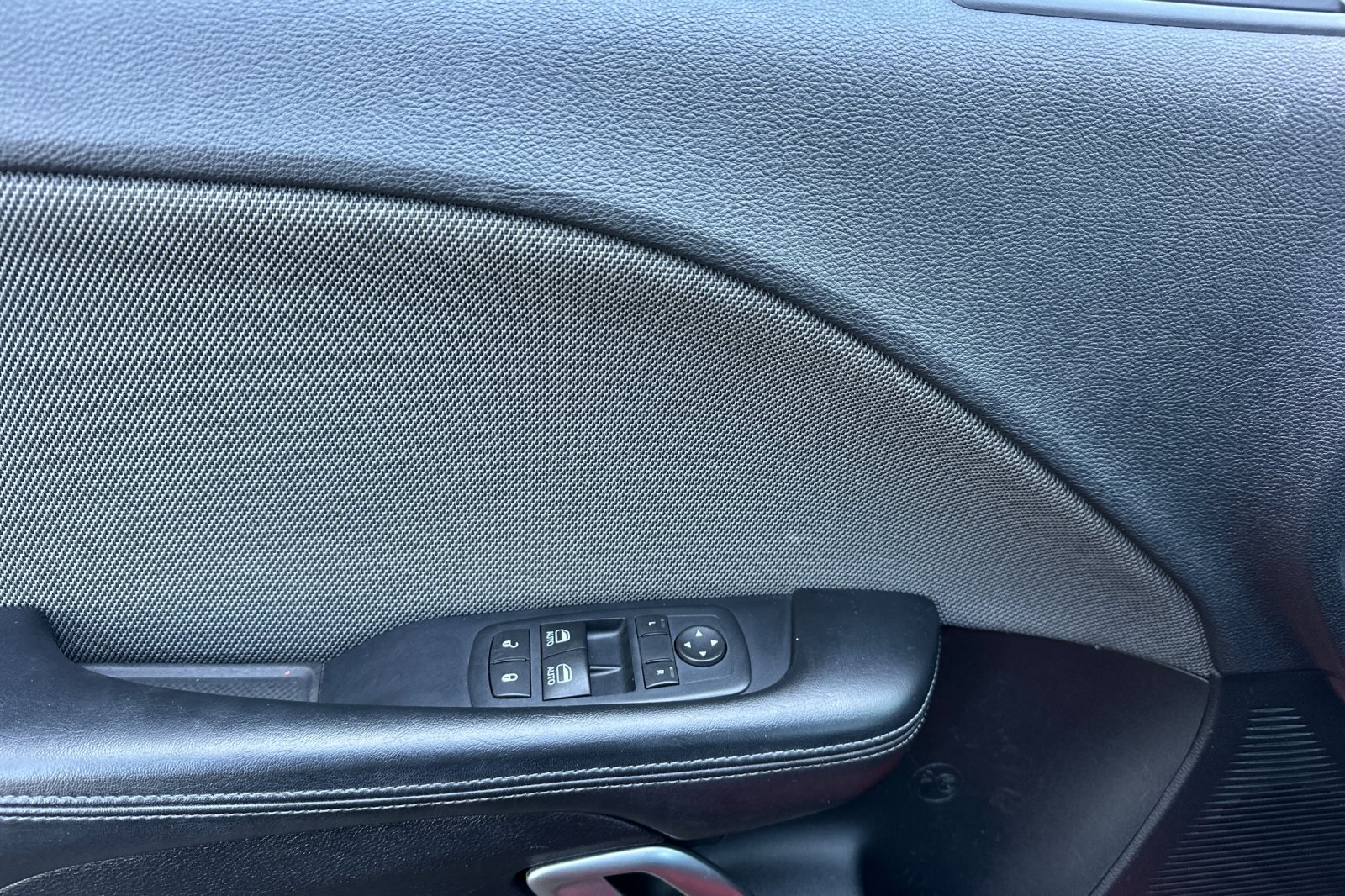2016 Dodge Challenger SXT photo 10