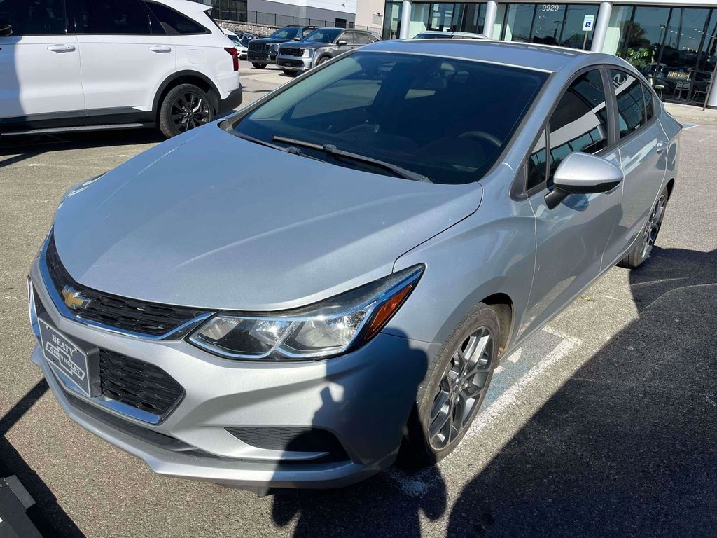 2017 Chevrolet Cruze LS photo 4