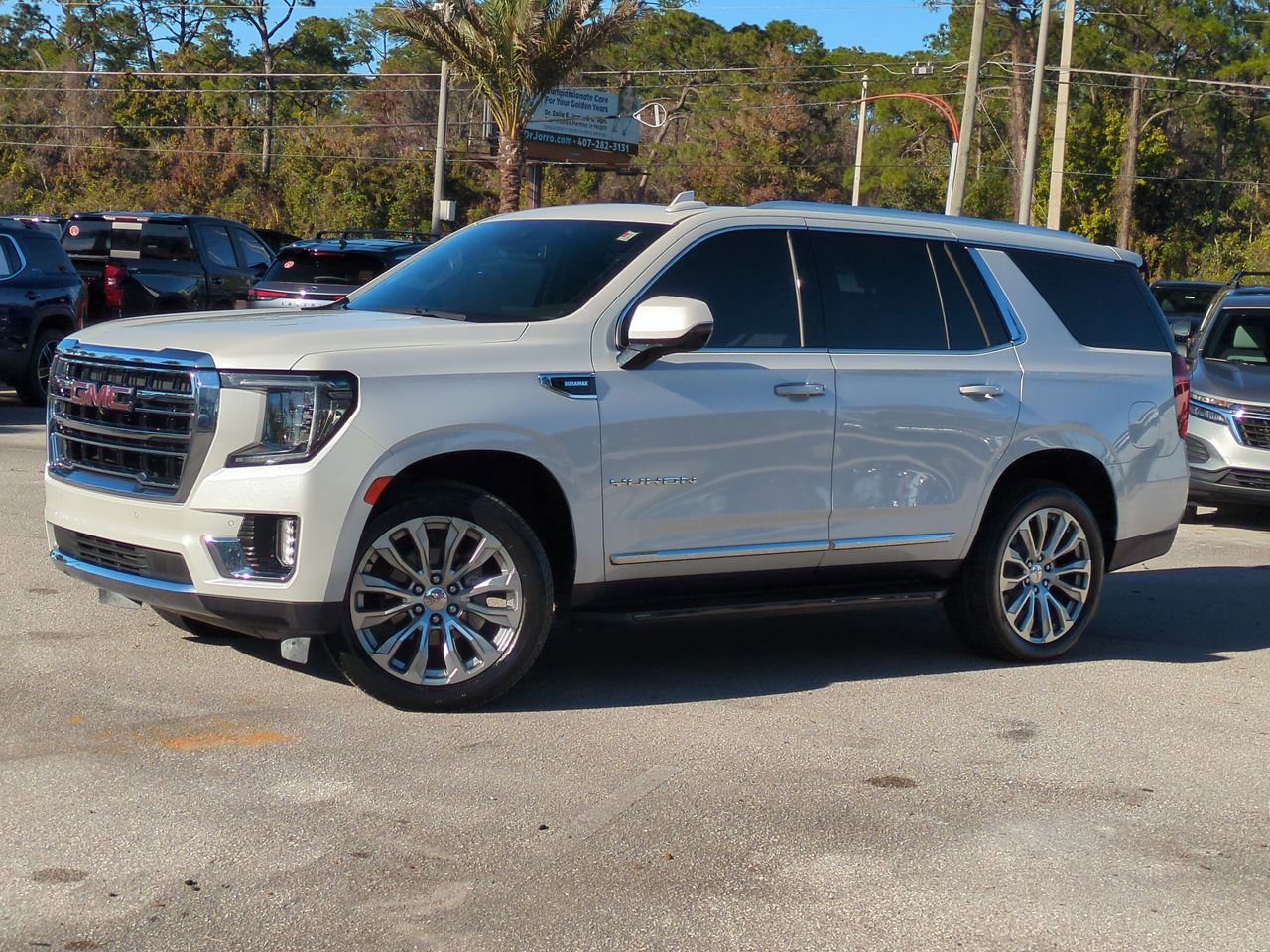 2023 GMC Yukon SLT's photo