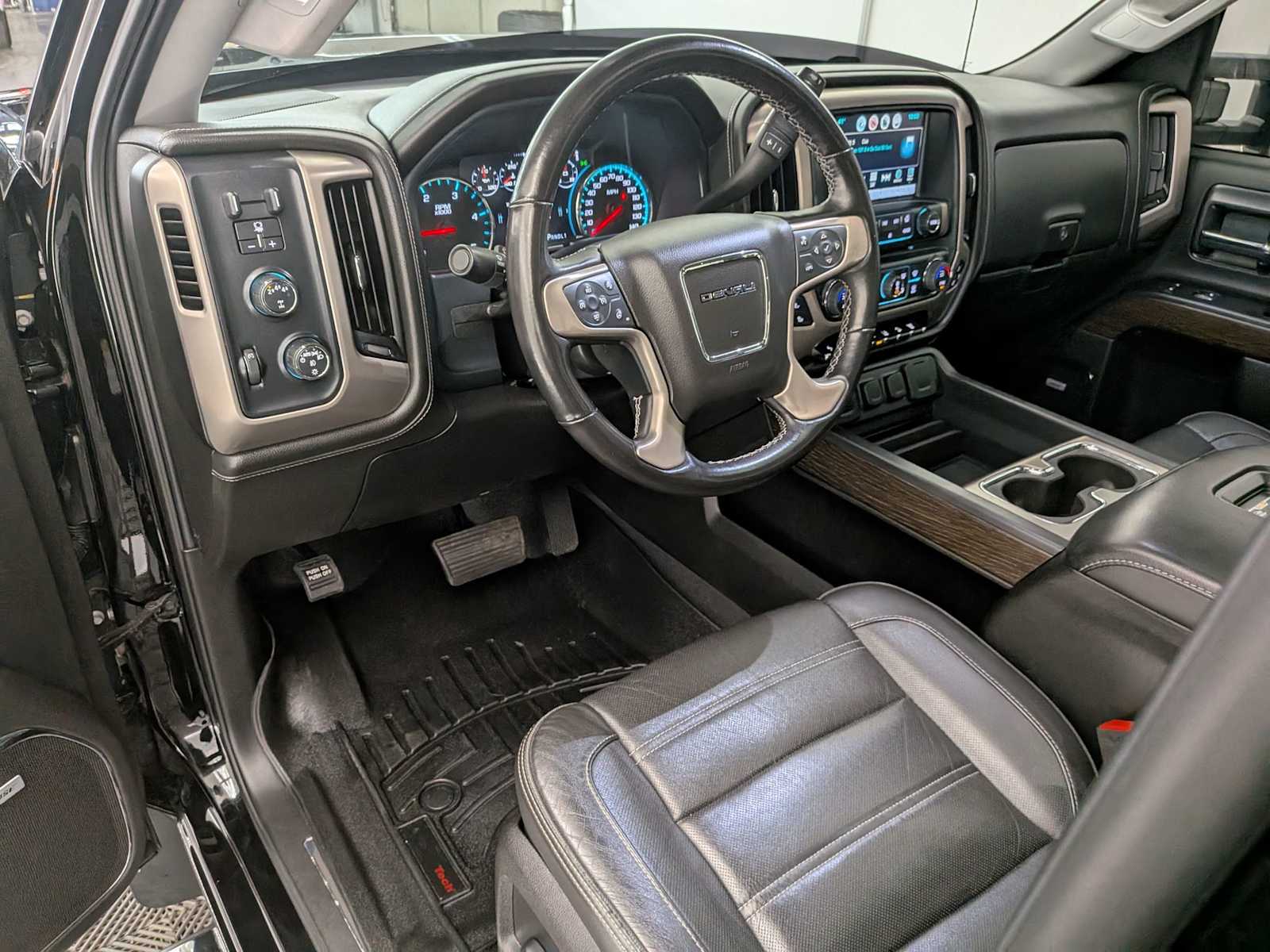 2019 Gmc Sierra 2500 HD Denali photo 2