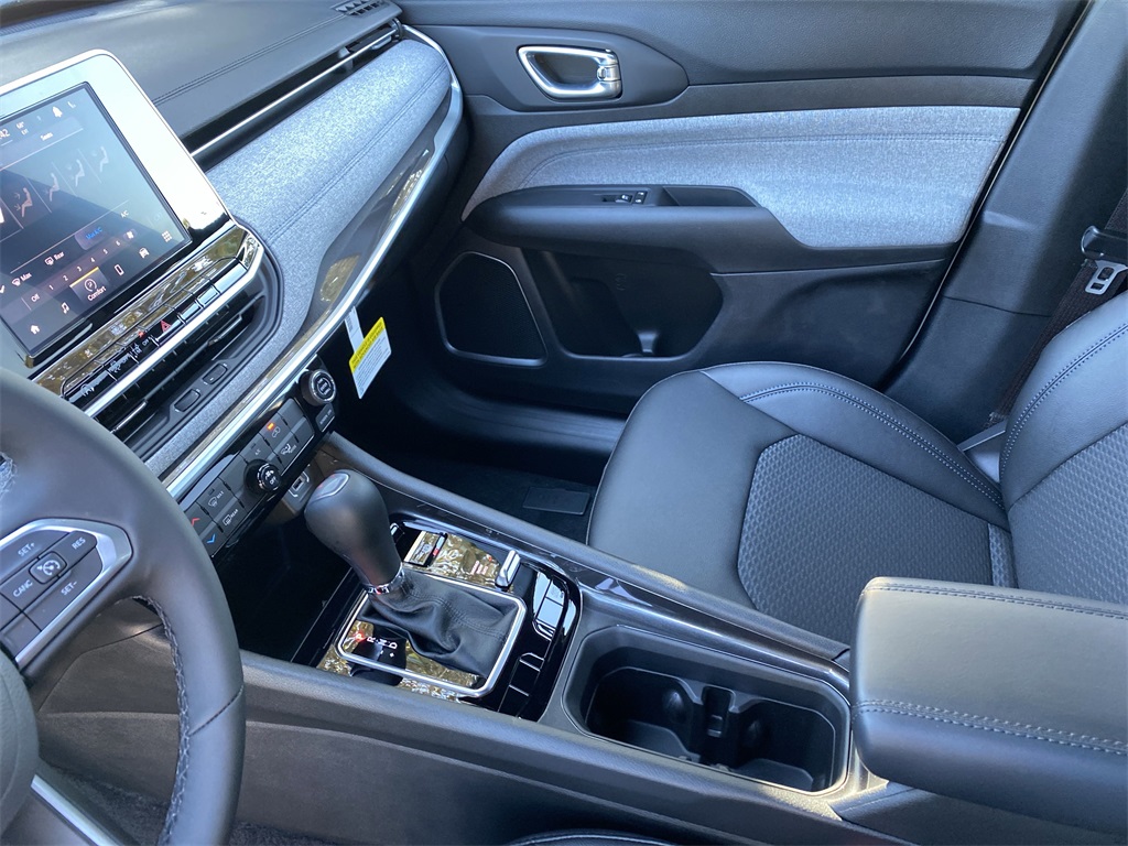 2025 Jeep Compass Latitude photo 25