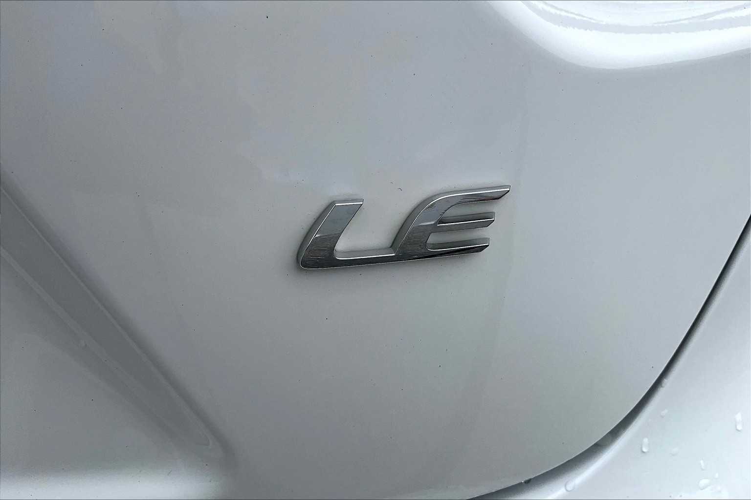 2022 Toyota Corolla LE photo 9