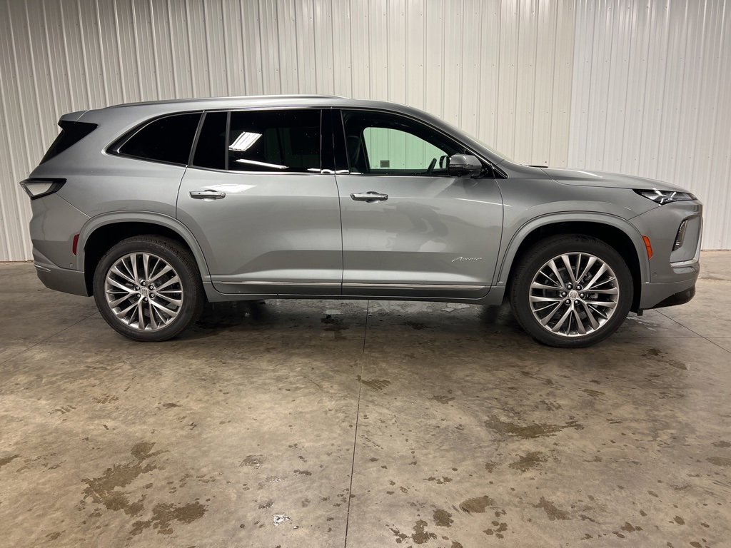 2026 Buick Enclave Avenir photo 2