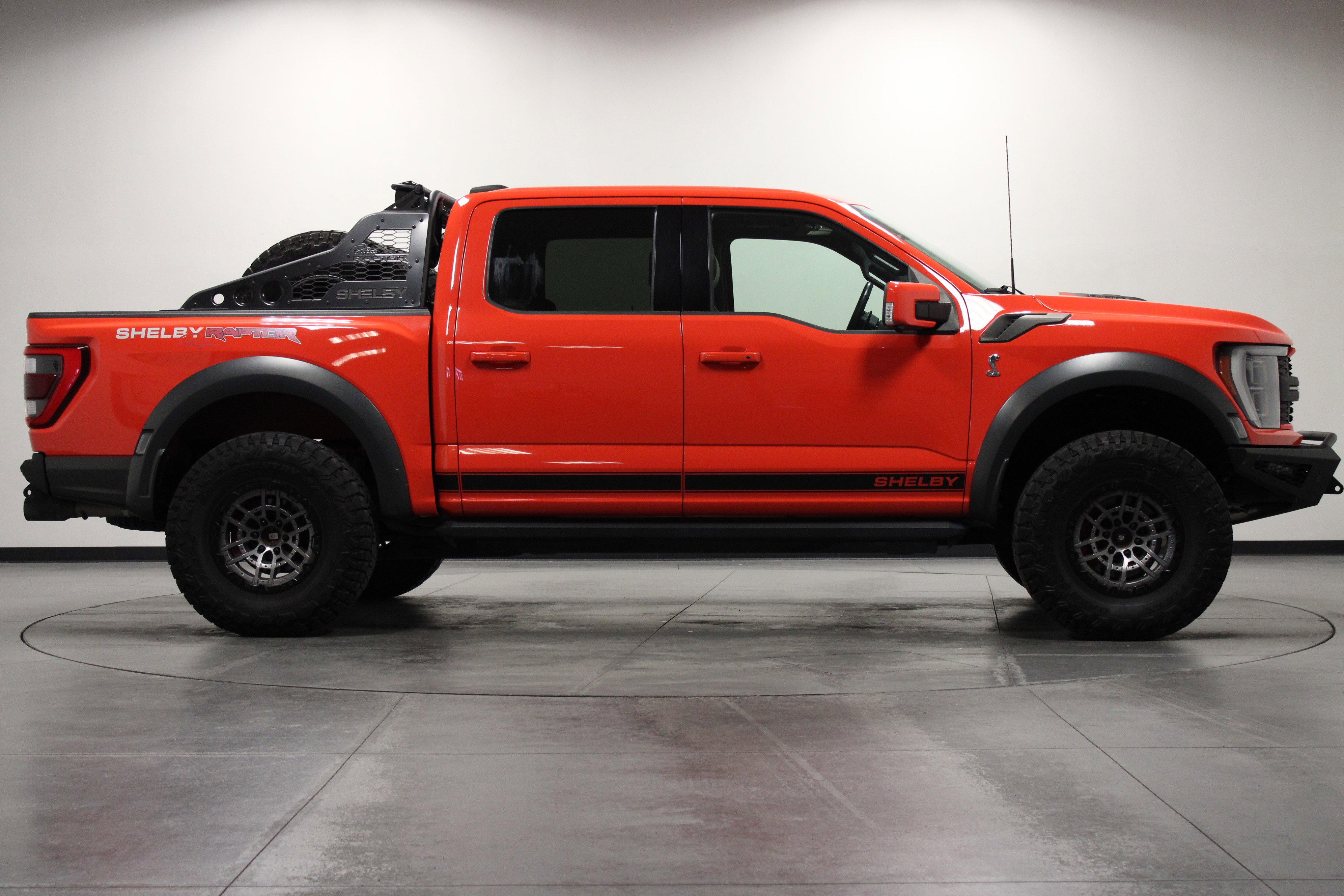 2023 Ford F-150 Raptor photo 2