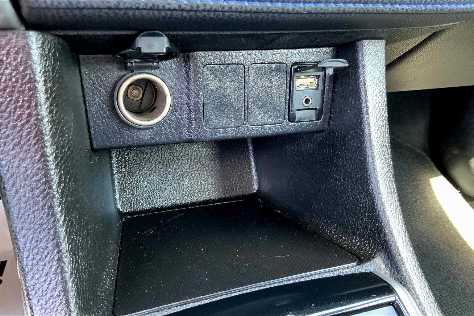 2017 Toyota Corolla SE photo 31