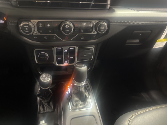 2025 Jeep Gladiator Sport photo 11