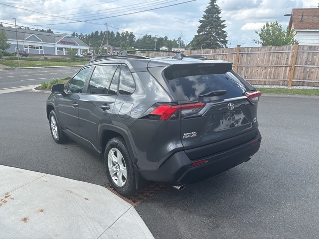 2020 Toyota RAV4 XLE photo 2