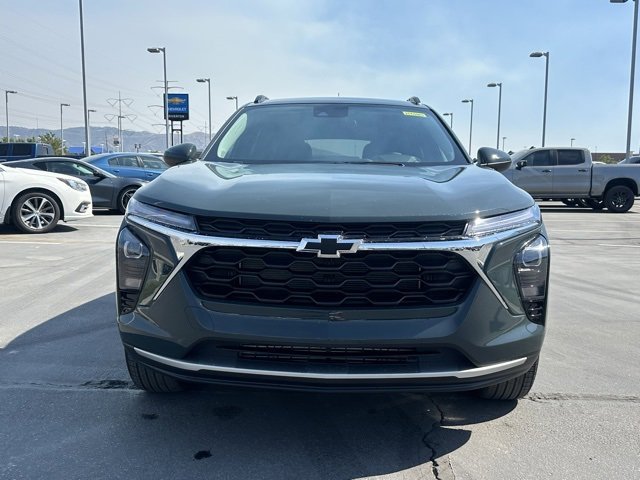 2025 Chevrolet Trax LT photo 3