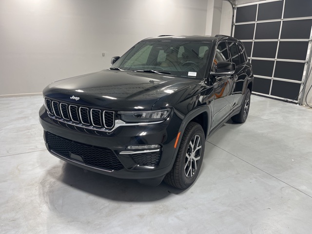 2025 Jeep Grand Cherokee Limited photo 3