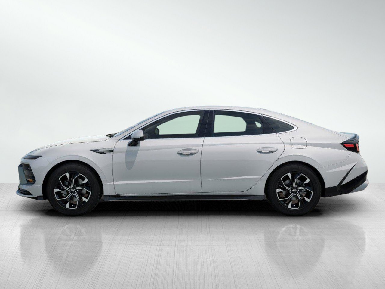 2025 Hyundai Sonata SEL photo 3