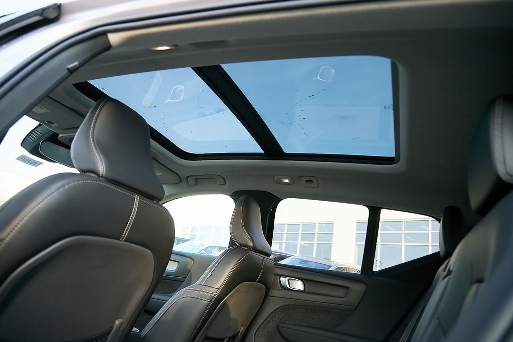 2026 VOLVO XC40 - Image 18