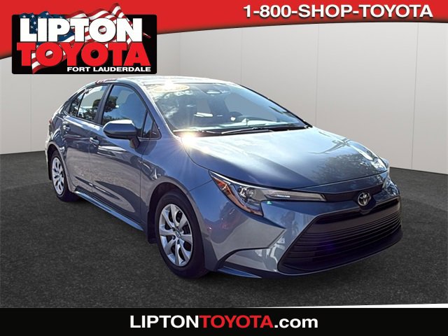 2025 Toyota Corolla LE's photo