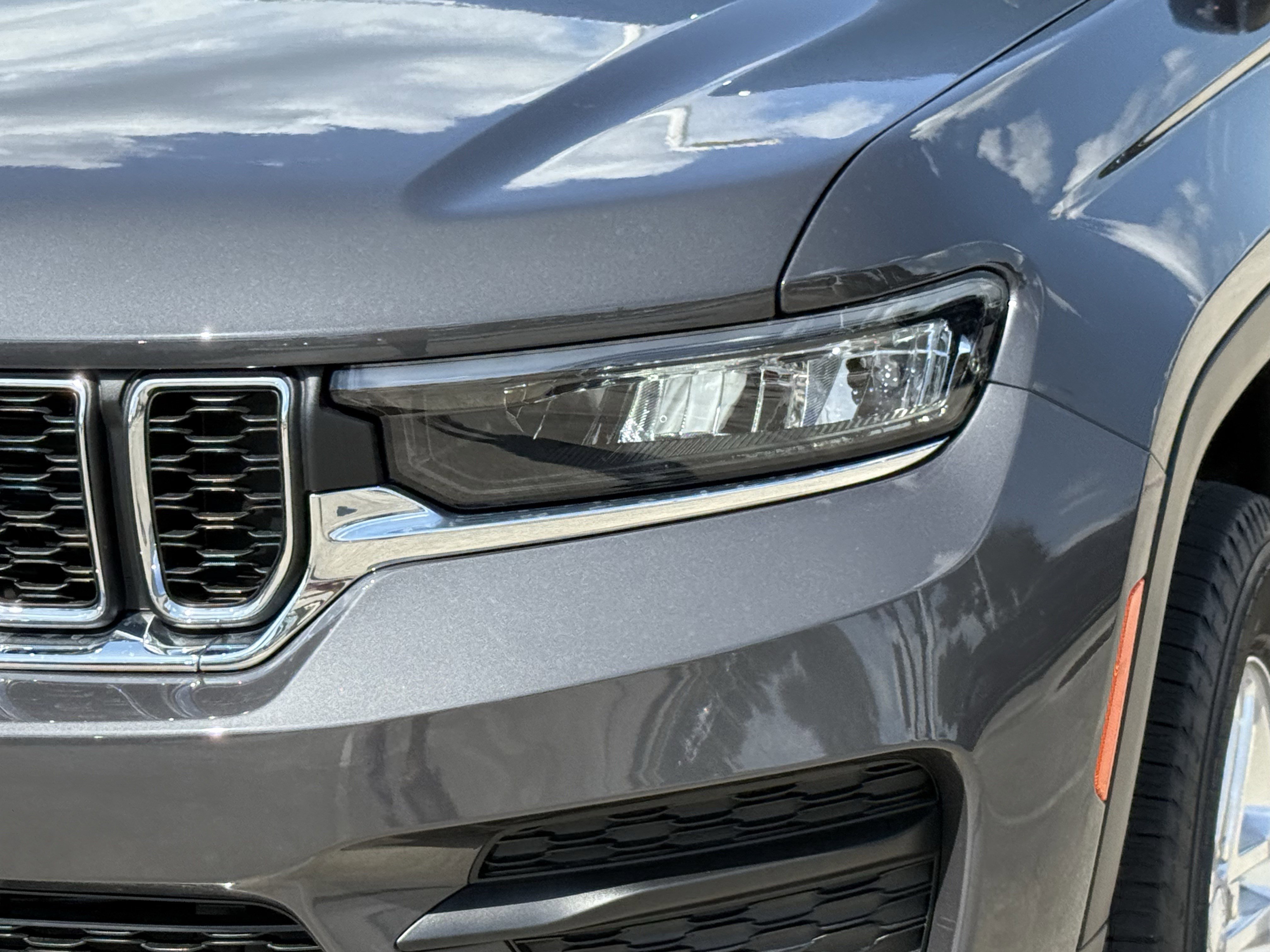 2025 Jeep Grand Cherokee Laredo Altitude photo 4