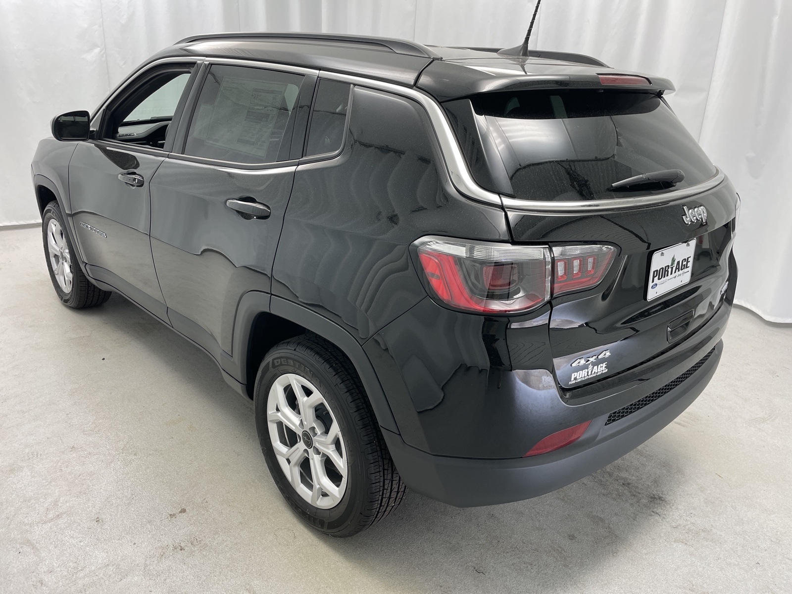 2025 Jeep Compass Latitude photo 4