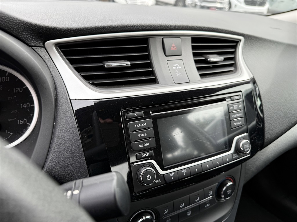 2017 Nissan Sentra SV photo 4