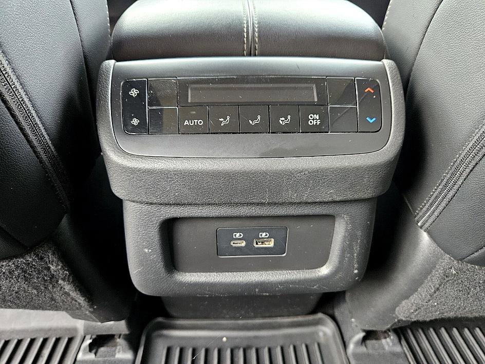 2023 Nissan Pathfinder SL photo 11